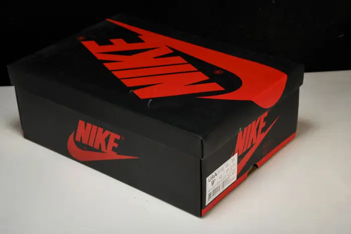 Air Jordan 1 Retro High "Metallic Gold" 