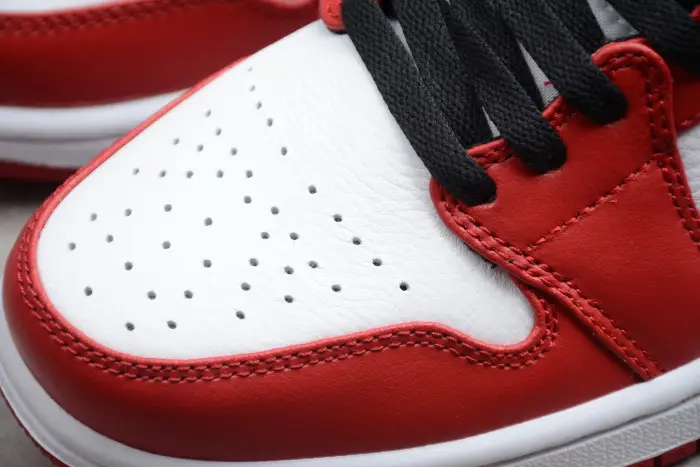 Jordan 1 Mid Chicago (2020) 