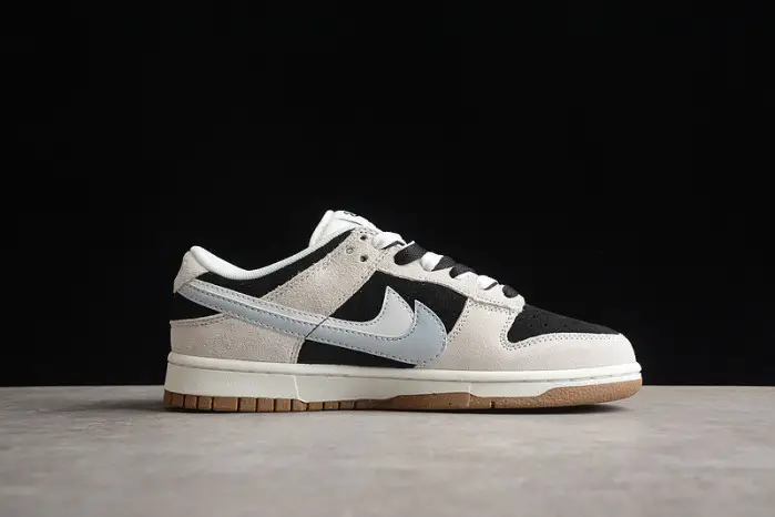 NIKE  SB Dunk Low 
