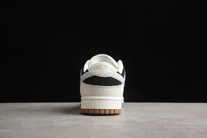 NIKE  SB Dunk Low 