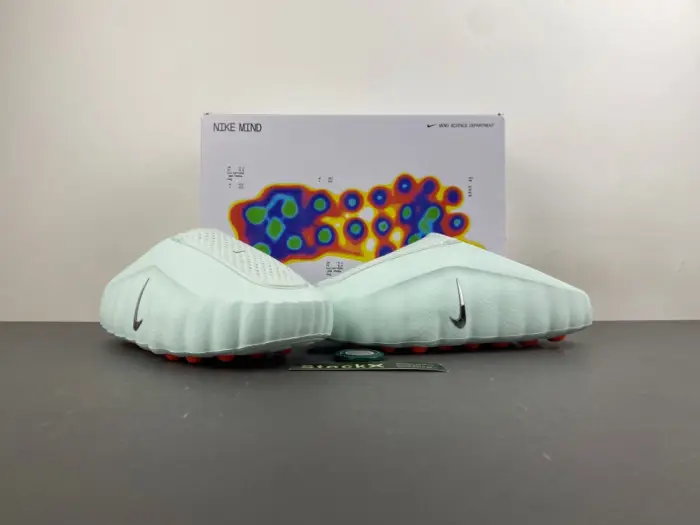 Nike Mind 001 