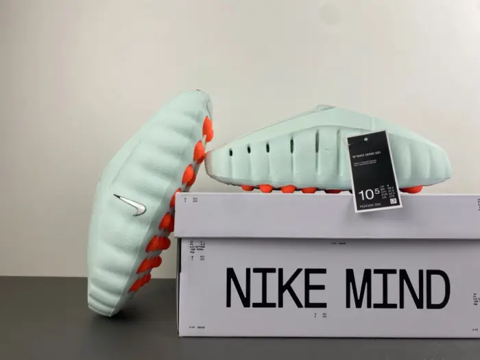 Nike Mind 001 