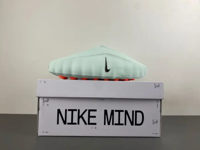 Nike Mind 001 