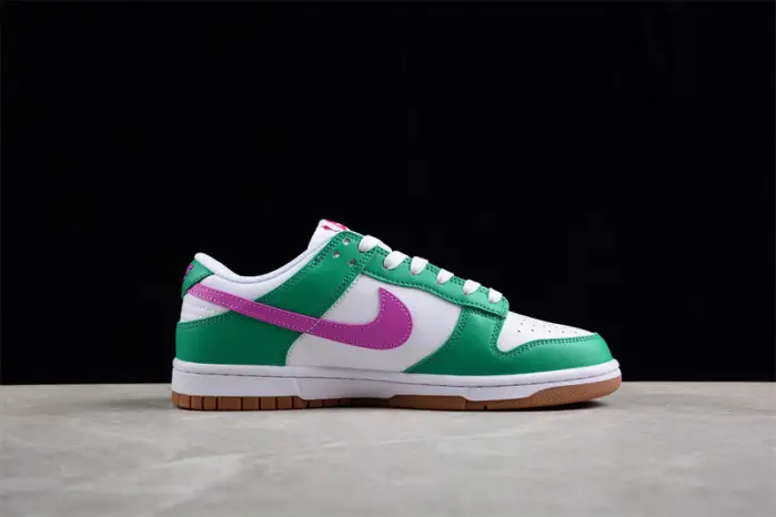 NIKE SB DUNK LOW 