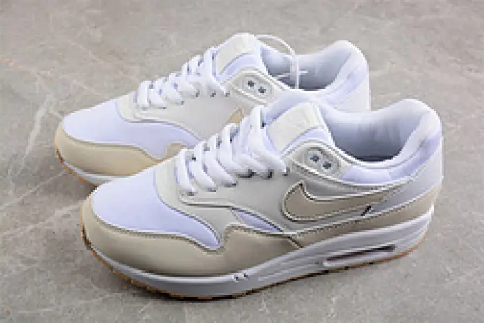 NIKE AIR MAX 1 