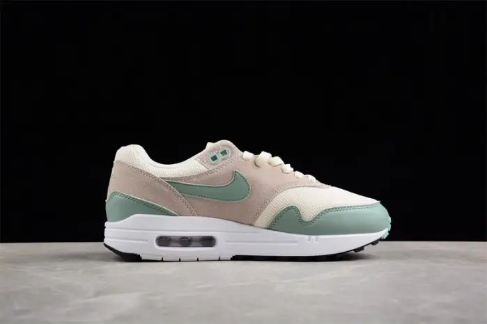 NIKE AIR MAX 1 