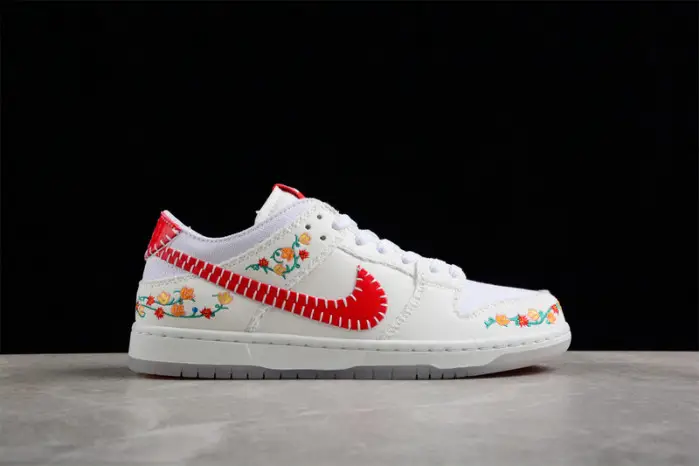 Nike SB Dunk Low 