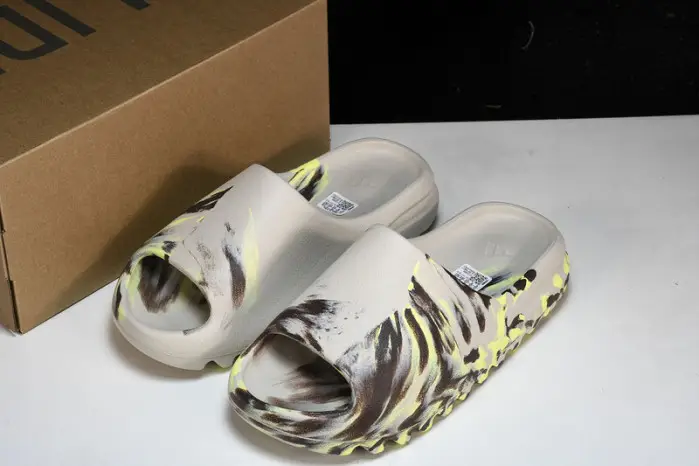 Yeezy Slide 