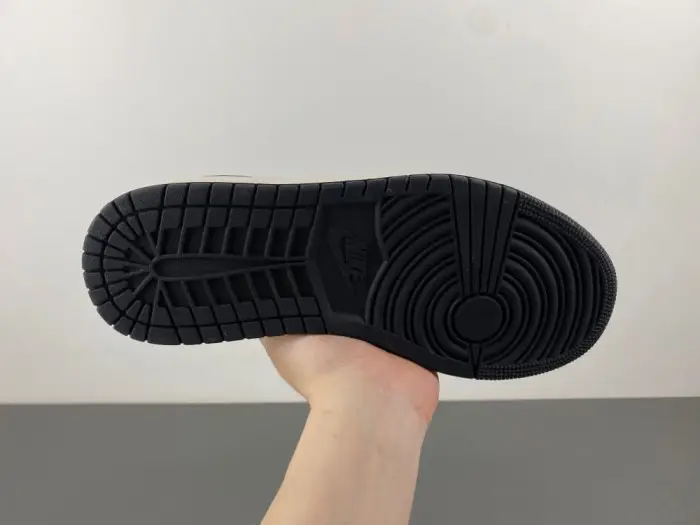 Travis Scott x Fragment Design x Air Jordan 1 Low 