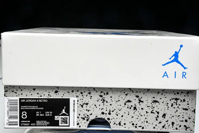 Jordan 4 Retro  "University Blue" 