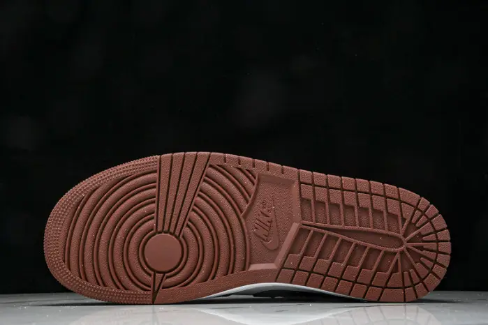 Jordan 1 Low SE “Dark Pony ” 