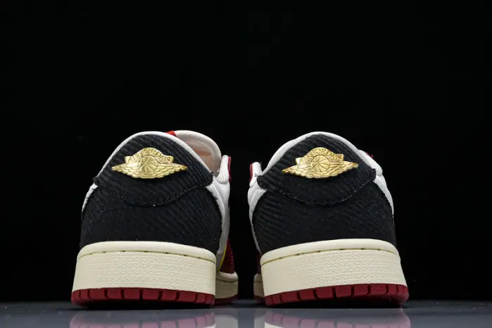 Trophy Room x Air Jordan 1 Low OG “Rookie Card: Home” 