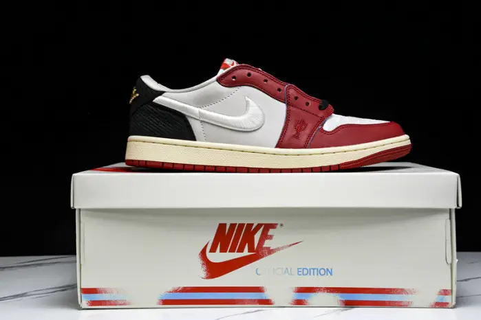 Trophy Room x Air Jordan 1 Low OG “Rookie Card: Home” 
