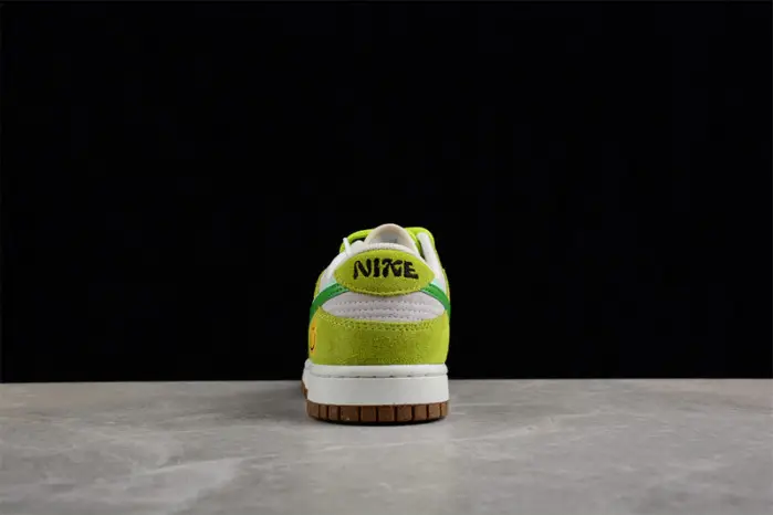 Nike SB Dunk Low 