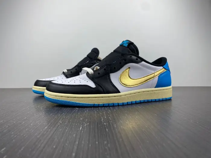 Travis Scott x Air Jordan 1 Low 