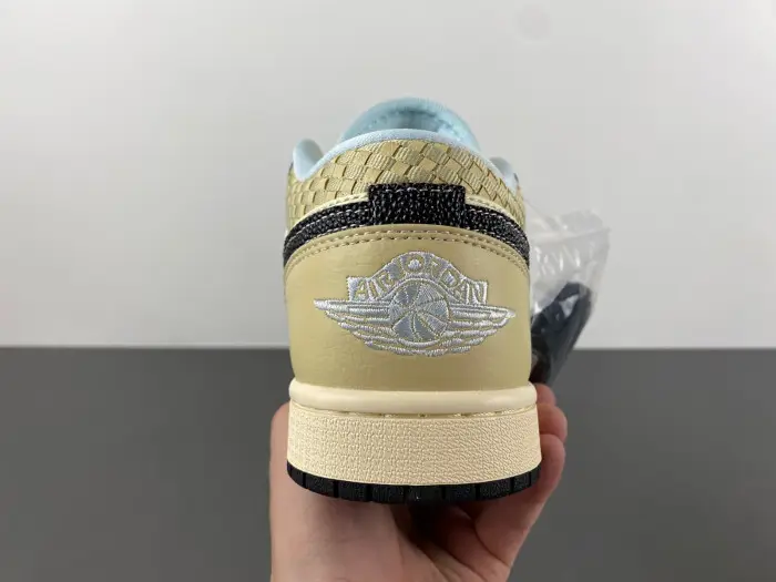 Air Jordan 1 Low 