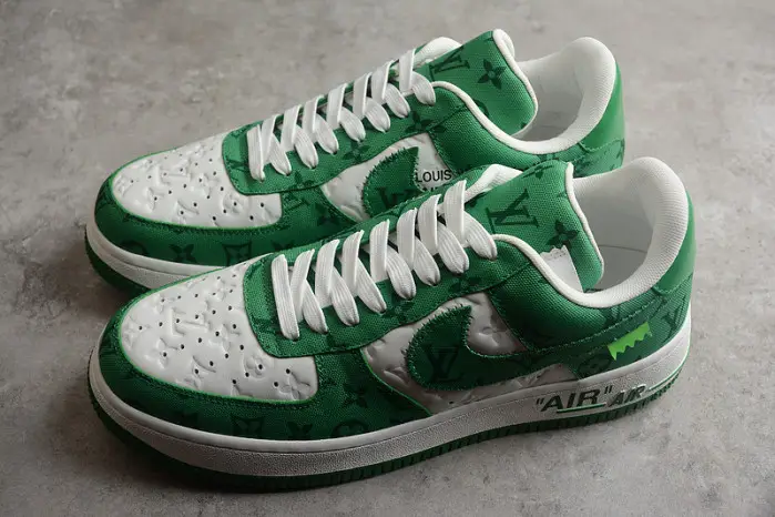 NIKE AIR FORCE 1 
