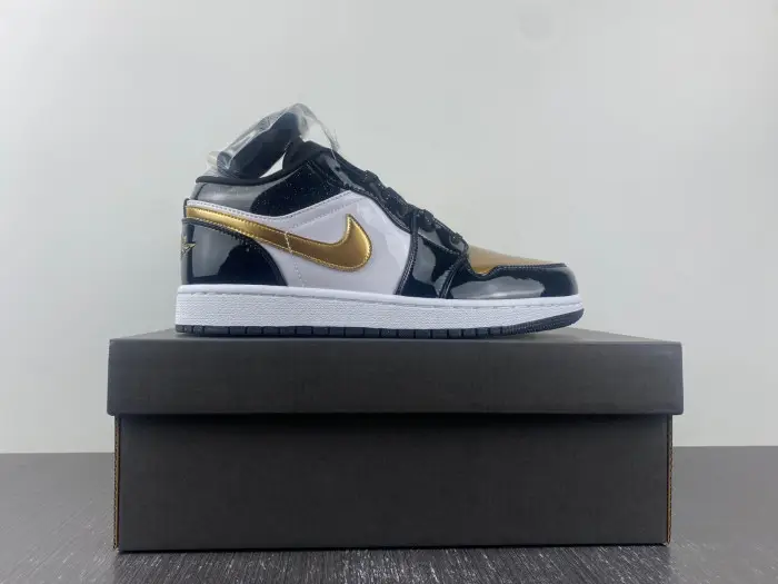 Air Jordan 1 Low 