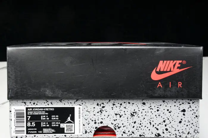 Air Jordan 4 “White Cement”  2025 