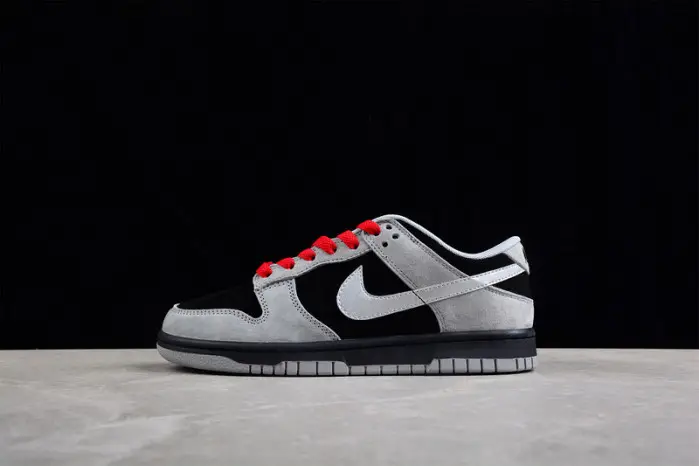 Nike SB Dunk Low 