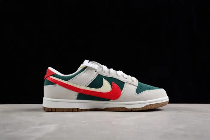 NIKE SB DUNK LOW 