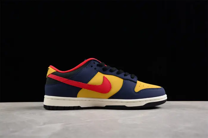 NIKE SB DUNK LOW 