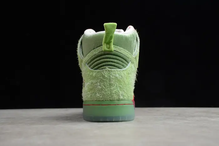 Nike SB Dunk High Strawberry Cough 