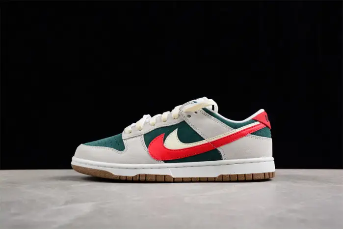 NIKE SB DUNK LOW 