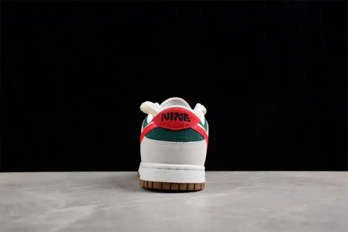 NIKE SB DUNK LOW 