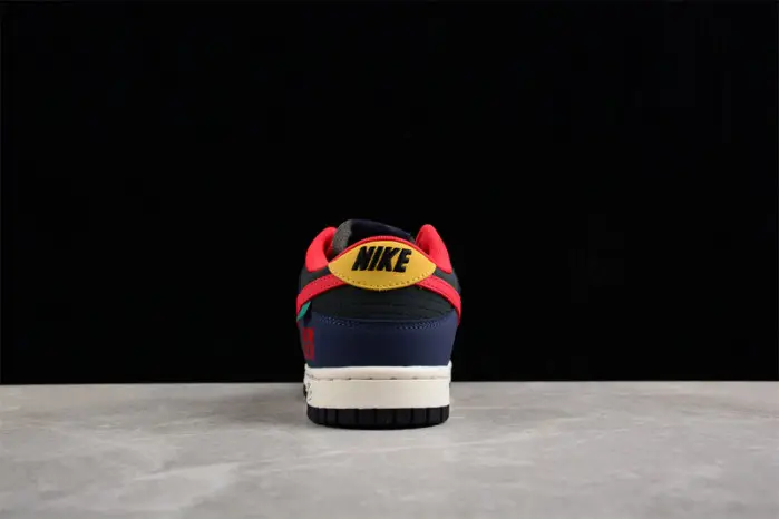 NIKE SB DUNK LOW 
