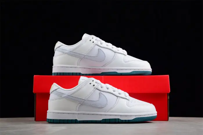 Nike SB Dunk Low 