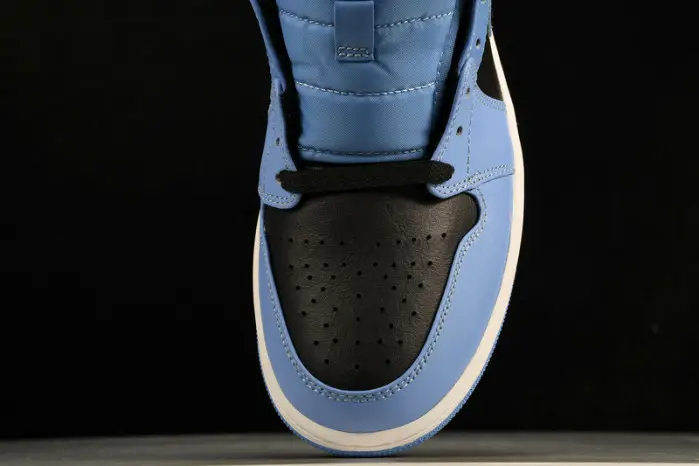 Air Jordan 1 Mid  University Blue” 