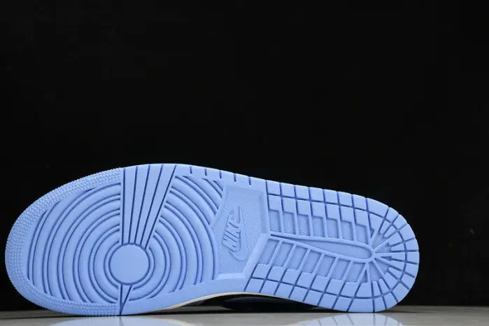 Air Jordan 1 Mid  University Blue” 
