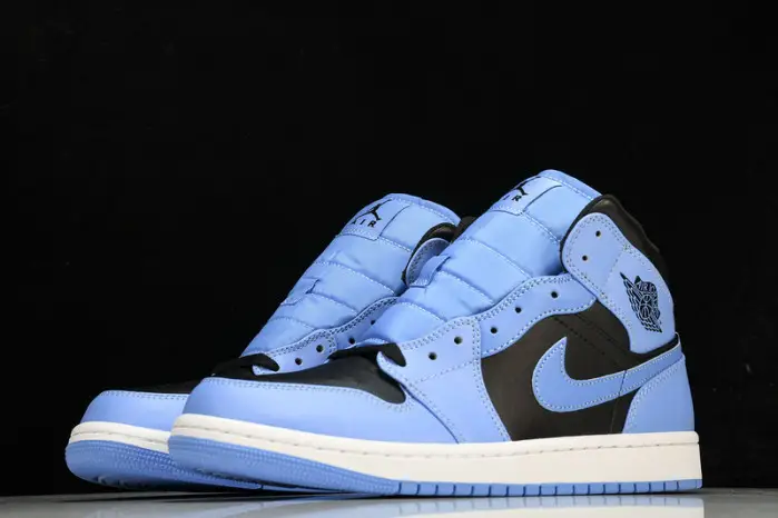 Air Jordan 1 Mid  University Blue” 