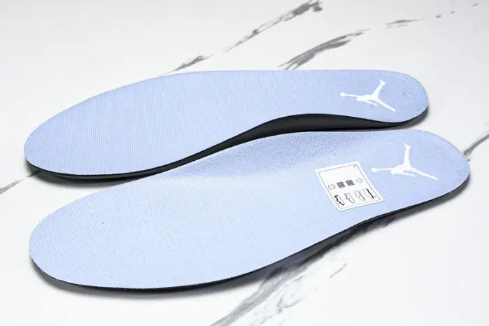 Air Jordan 4 “Forget Me Not” 