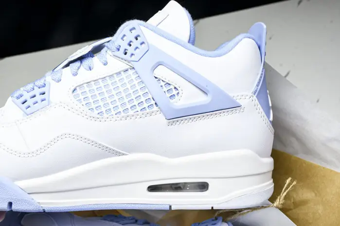 Air Jordan 4 “Forget Me Not” 