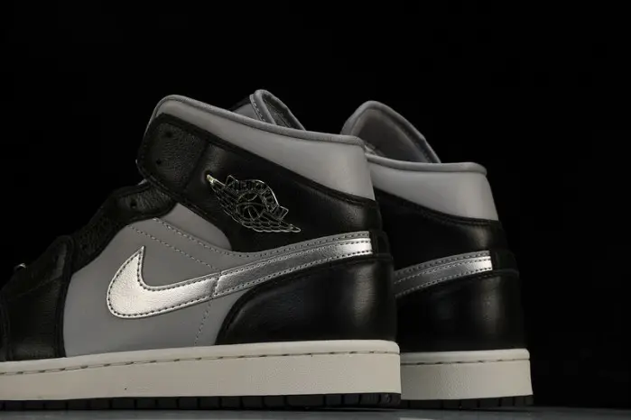 Air Jordan 1 Mid 