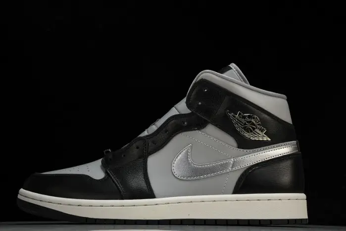 Air Jordan 1 Mid 