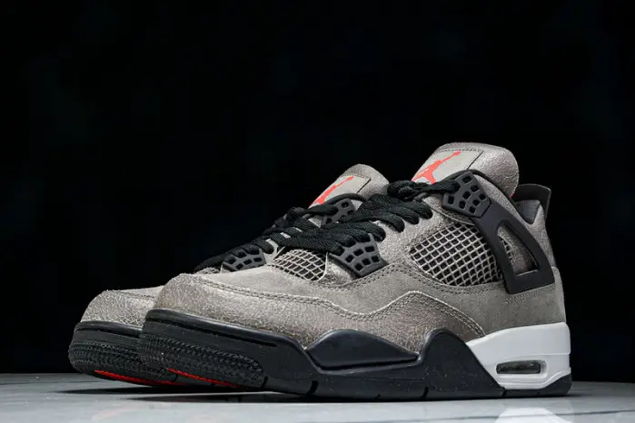 Jordan 4 Retro "Taupe Haze" 
