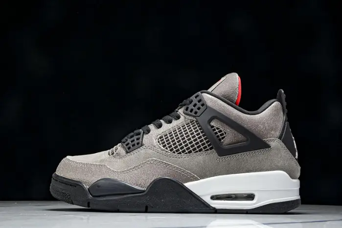 Jordan 4 Retro "Taupe Haze" 