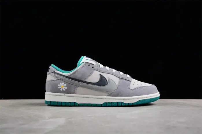 Nike SB Dunk Low 