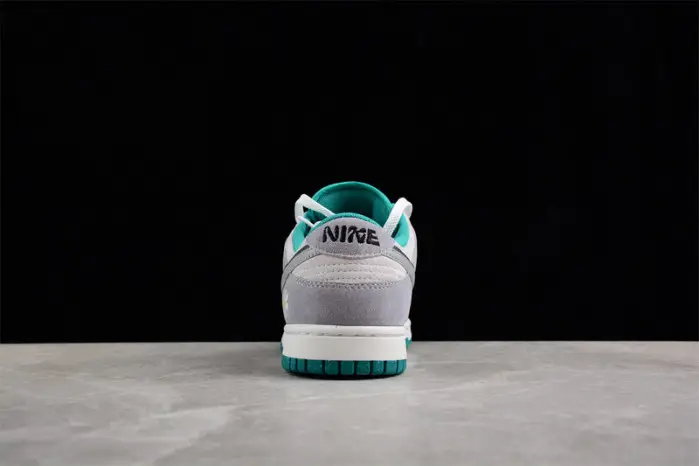 Nike SB Dunk Low 