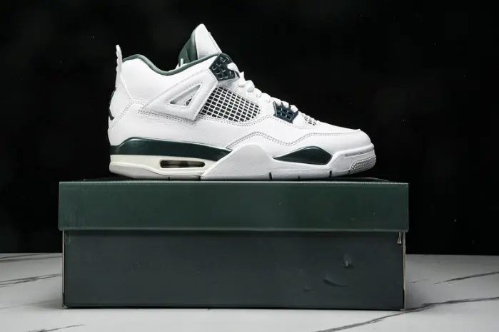 Air Jordan 4 Retro "Oxidized Green" 