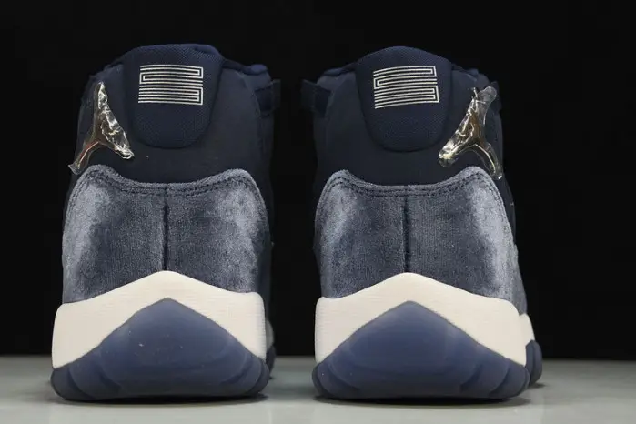 Air Jordan 11 Velvet “Midnight Navy” 
