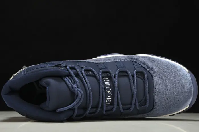 Air Jordan 11 Velvet “Midnight Navy” 