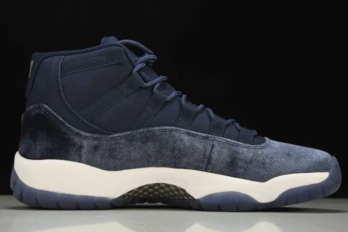Air Jordan 11 Velvet “Midnight Navy” 