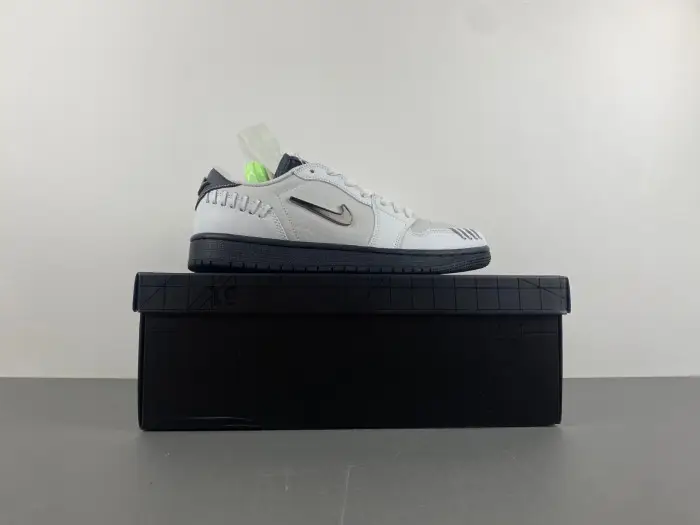 Air Jordan 1 Low OG 