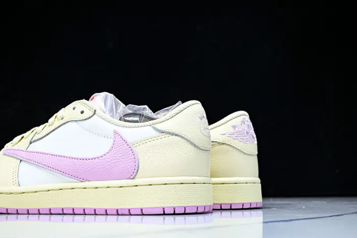 Travis Scott x Air Jordan 1 Low OG 