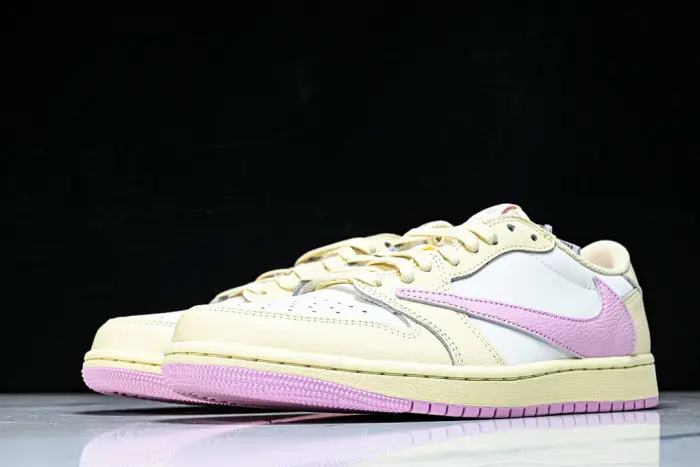 Travis Scott x Air Jordan 1 Low OG 