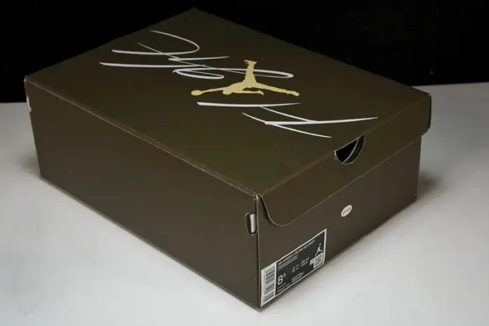 Air Jordan 4 Craft “Medium Olive” 